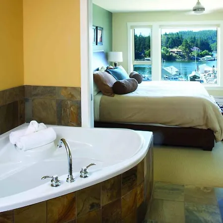 Painted Boat Resort Spa And Marina Madeira Park Room photo